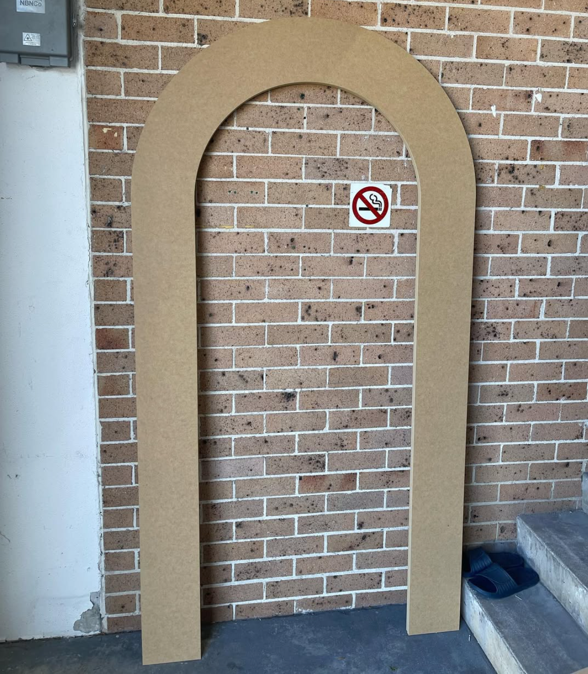 Flat hollow empty arch